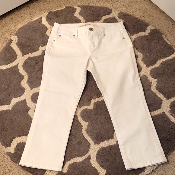 Brody Jeans - White Capri Jeans 💙 SALE! - Picture 3 of 10